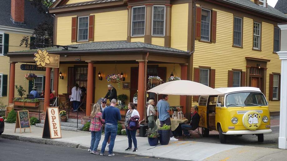The Yellow Deli To-Go Shop in Plymouth MA